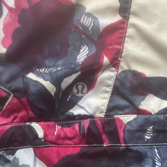 ⭐️ Host Pick ⭐️Lululemon Miss Misty Pullover - Picture 4 of 16